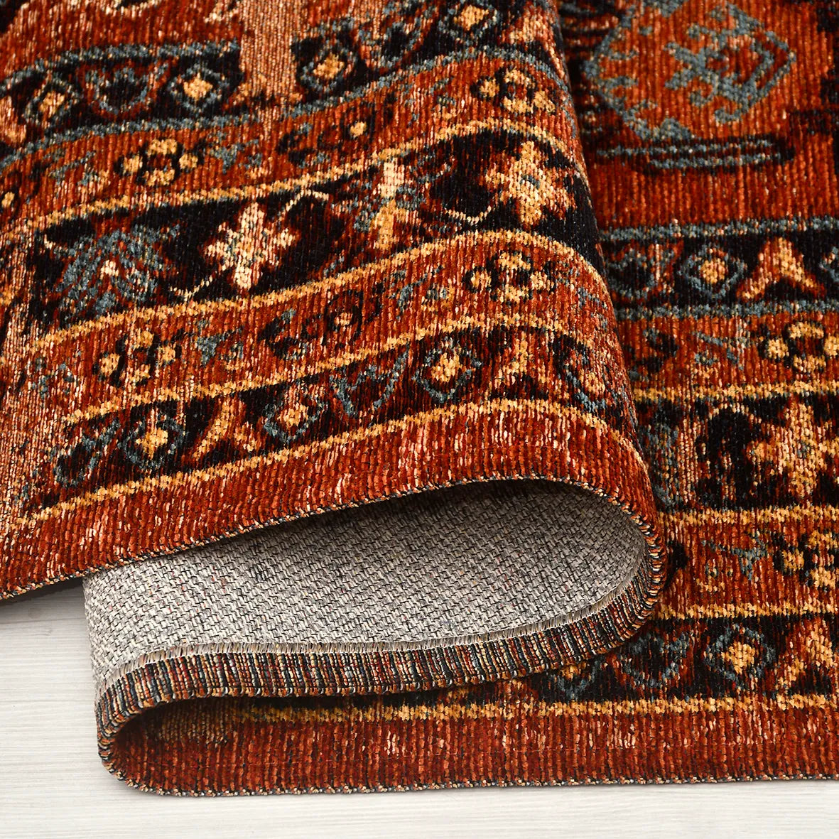 Torgin Kırmızı Lacivert Etnik Yolluk Kilim – genel görünüm