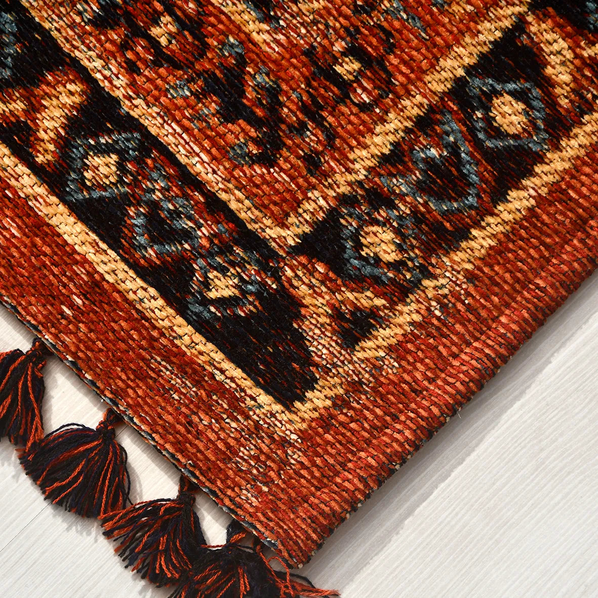 Torgin Kırmızı Lacivert Etnik Yolluk Kilim – mekânda kullanım