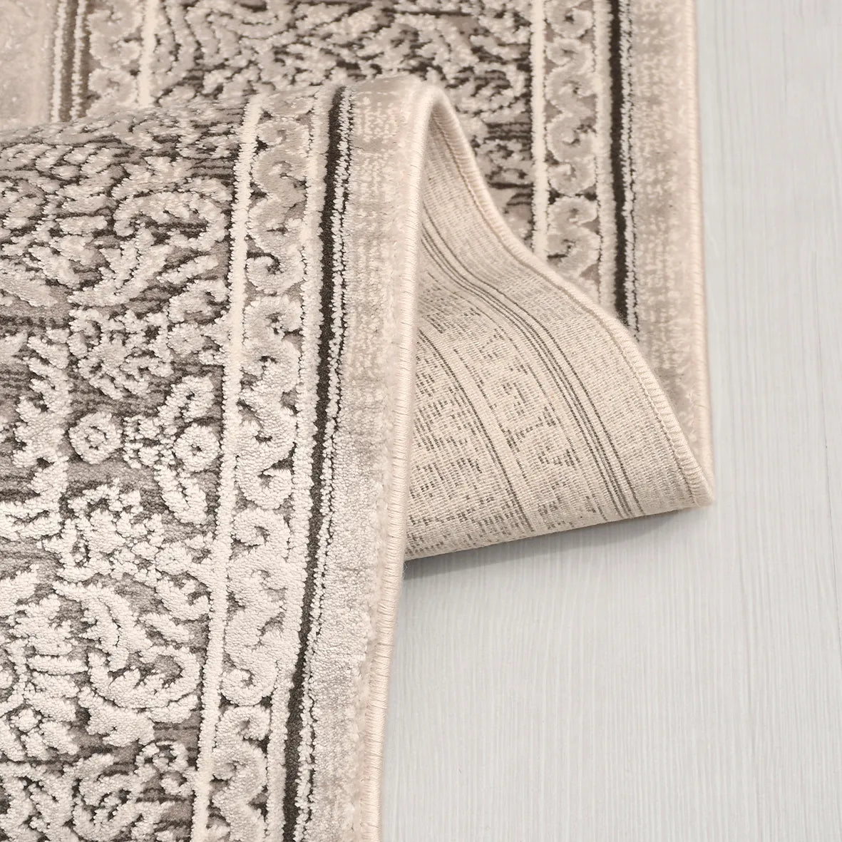 Blevra Bej Gri Çiçek Desenli Klasik Makine Halısı