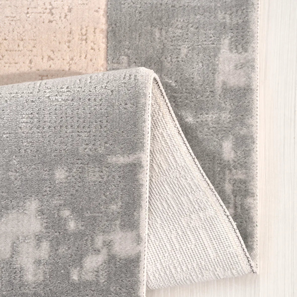 Tinva Beyaz Gri Modern Geometrik Desenli Halı – detay görünümü