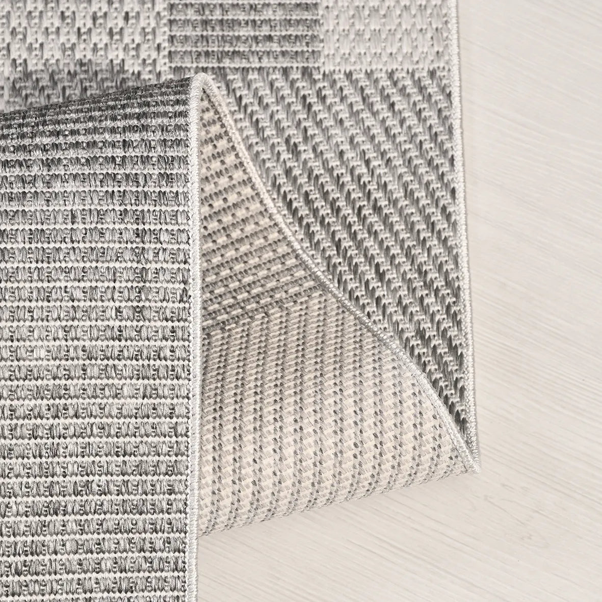 Savro Gri Beyaz Geometrik Desenli Modern Makine Halısı