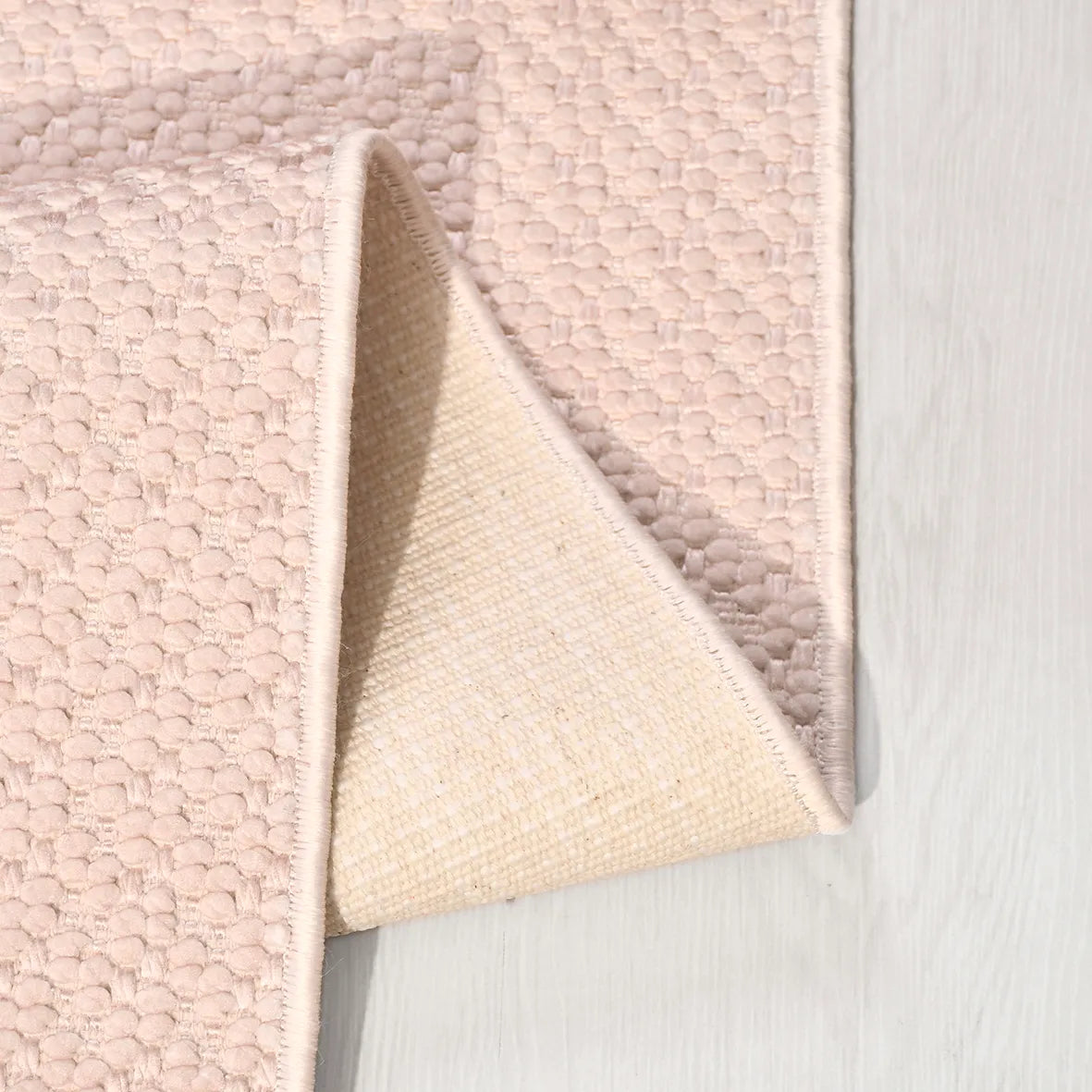 Tesva Pembe Beyaz Modern Oturma Odası Halısı – genel görünüm