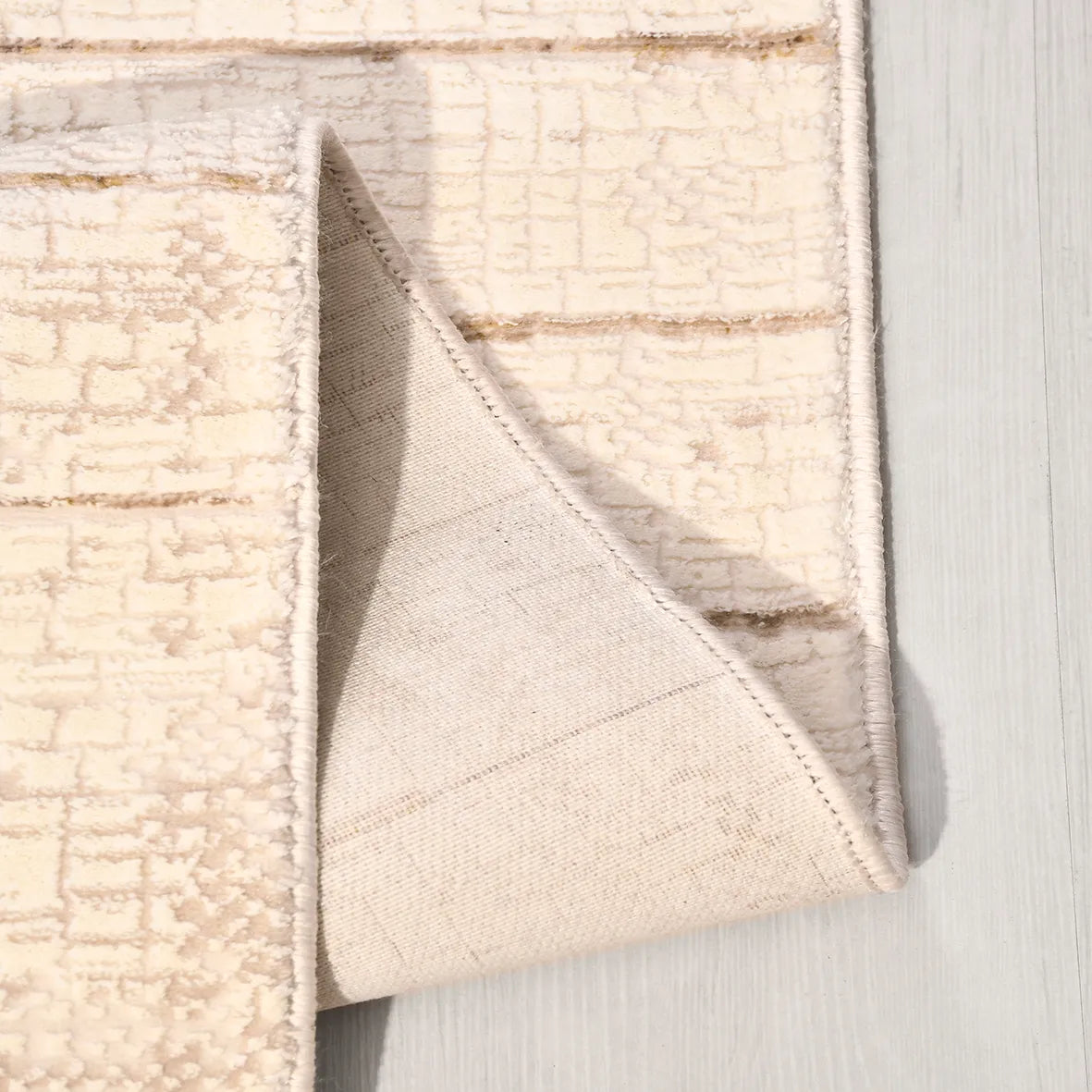 Maseli Krem Geometrik Desenli Modern Makine Halısı
