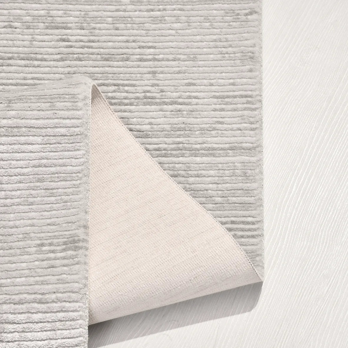 Dunra Gri Beyaz Çizgili Modern Akrilik Halı Kabartmalı Dokulu