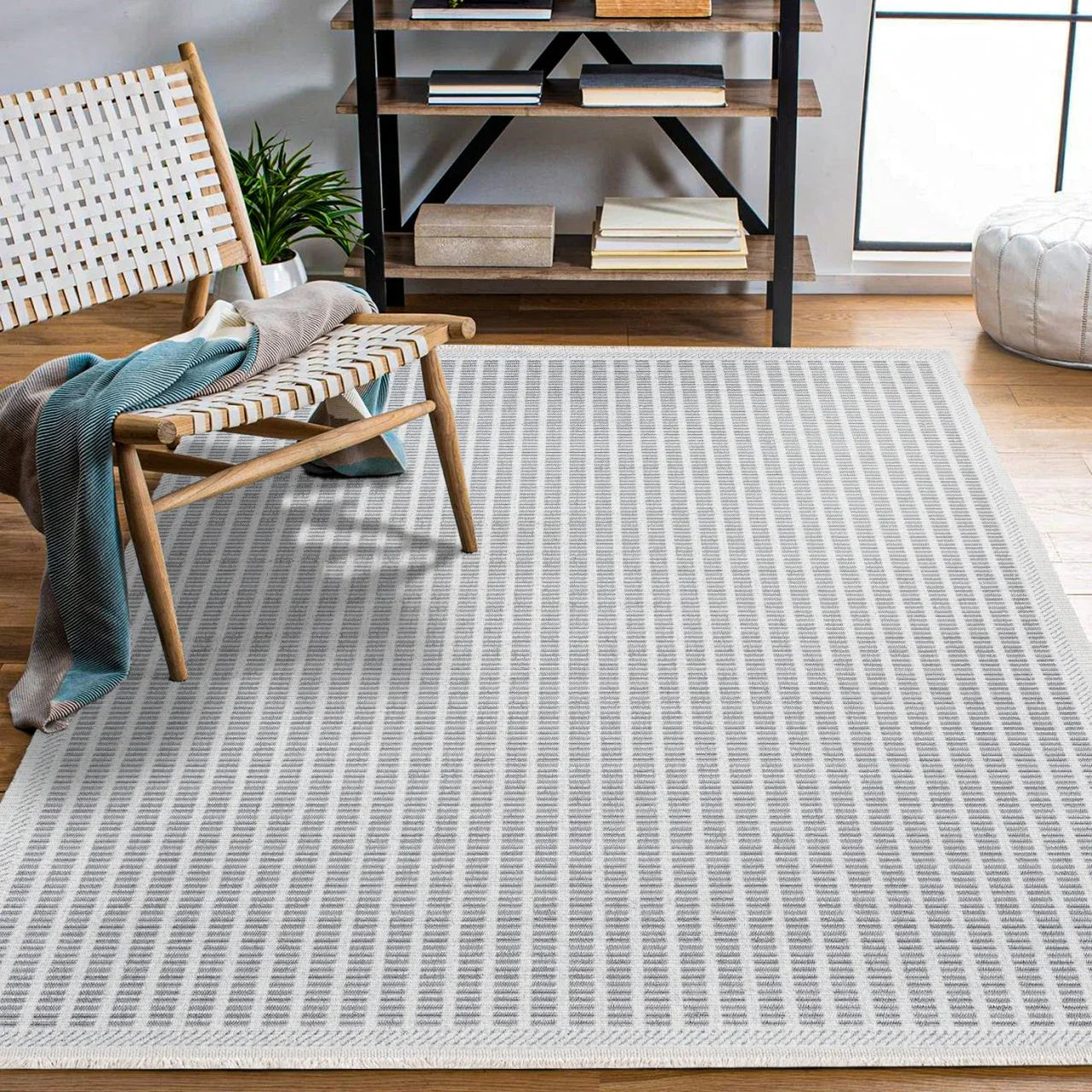 Gri Geometrik Kareli Halı - Yıkanabilir - Kaymaz Taban - Pati Dostu