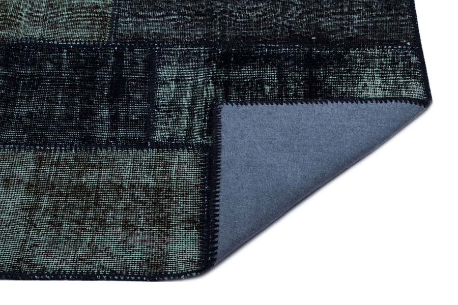 Kilva Siyah ve Lacivert Patchwork Desenli El Dokuma Halı 80x150 cm – detay görünümü