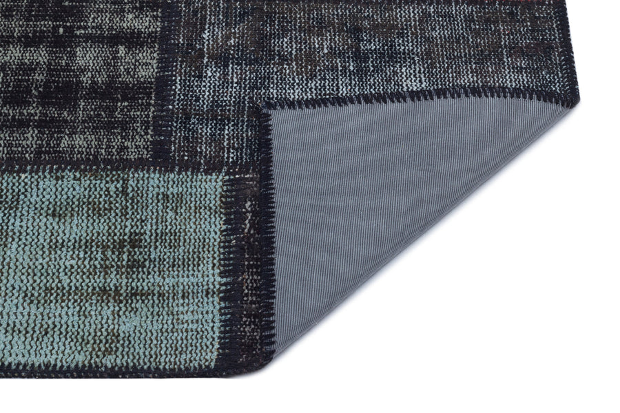 Kilva Siyah ve Gri Patchwork Desenli El Dokuma Halı 80x150 cm – detay görünümü