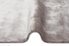 Düz Renk El Emeği ile Özel Tezgahlarda Üretilen Viskon Uşak Halısı