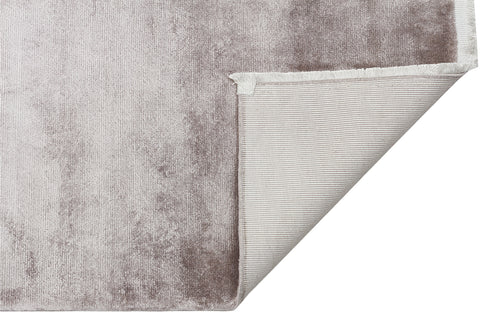 Düz Renk El Emeği ile Özel Tezgahlarda Üretilen Viskon Uşak Halısı