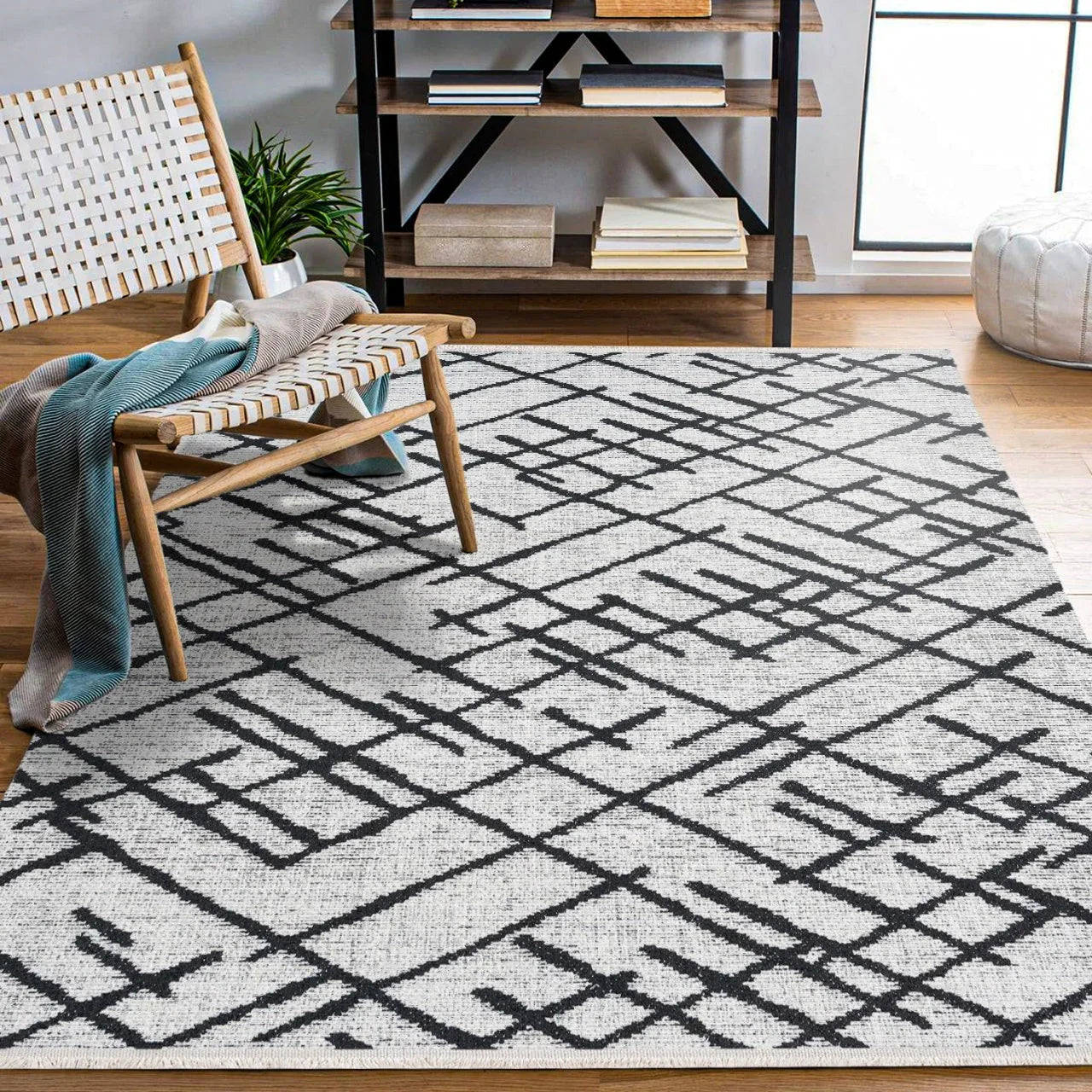 Beyaz Siyah Geometrik Geometrik Desenli Halı - Yıkanabilir - Kaymaz Taban - Pati Dostu