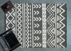 Siyah Etnik Modern Etnik Desenli Halı  | Makinada Yıkanabilir | Hav Toz Vermez | Leke Tutmayan | Kaymaz Taban | Dijital Makine Baskı | Salon Yolluk Mutfak Halısı