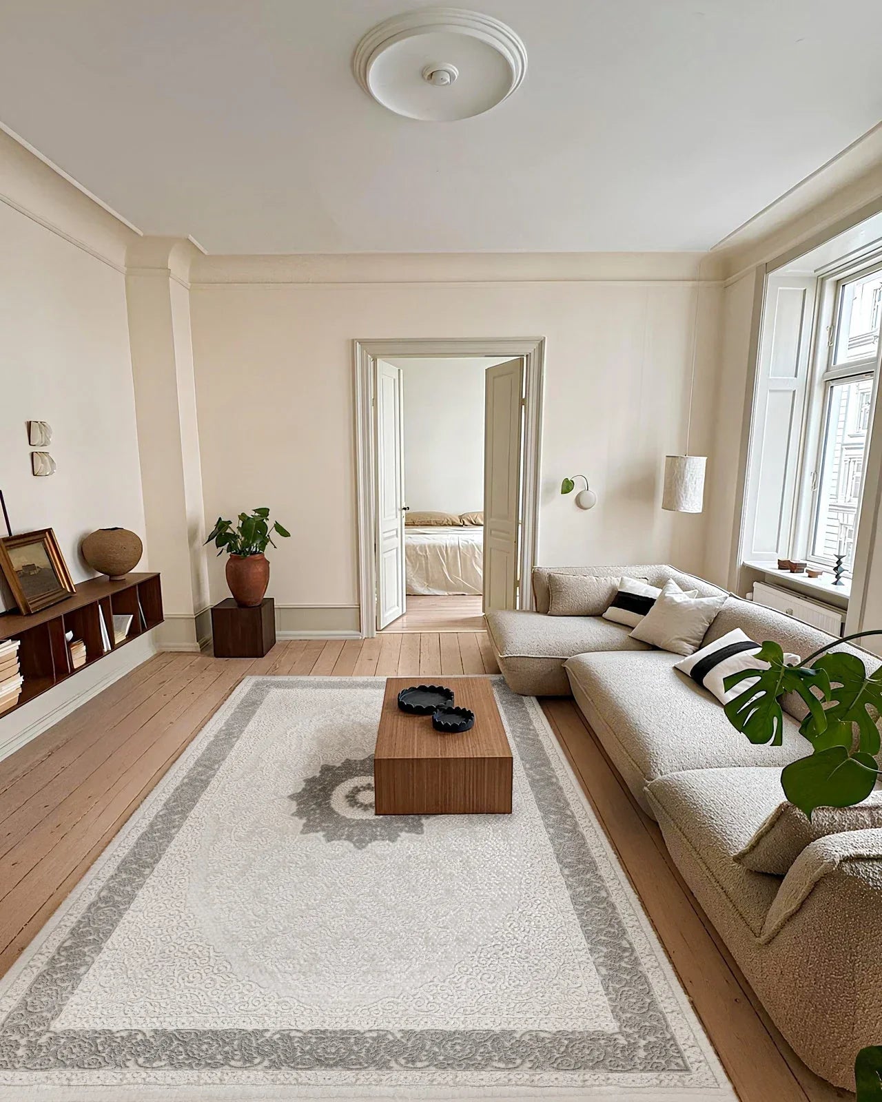 Antrasit Gri Madalyonlu Minimalist Halı - Yıkanabilir - Kaymaz Taban - Pati Dostu