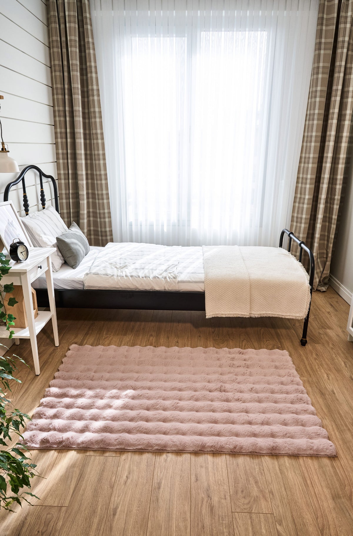 Tavlin Toz Pembe Düz Desenli Modern Makine Halısı