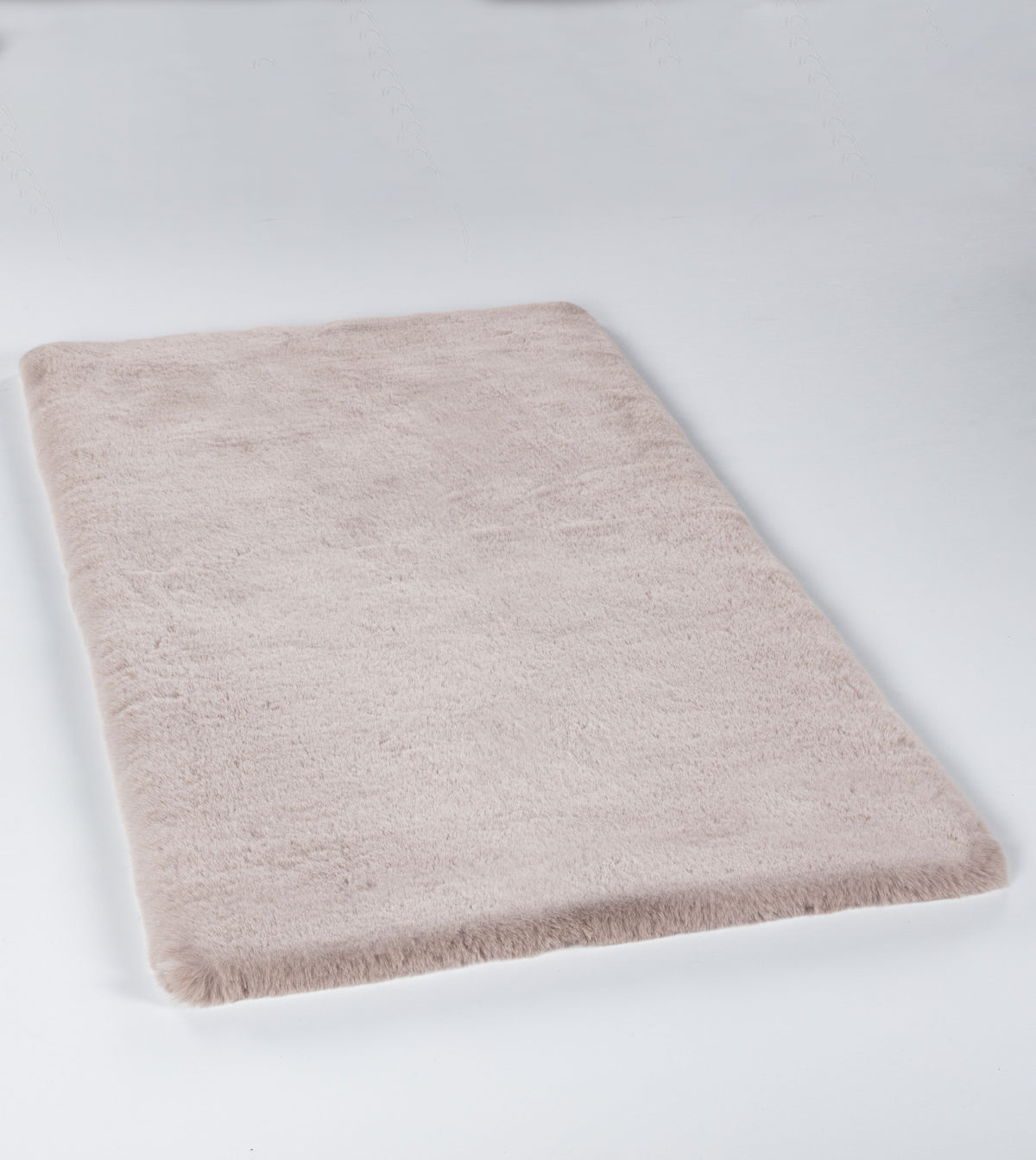 Kerida Pembe Beyaz Düz Desenli Modern Makine Halısı