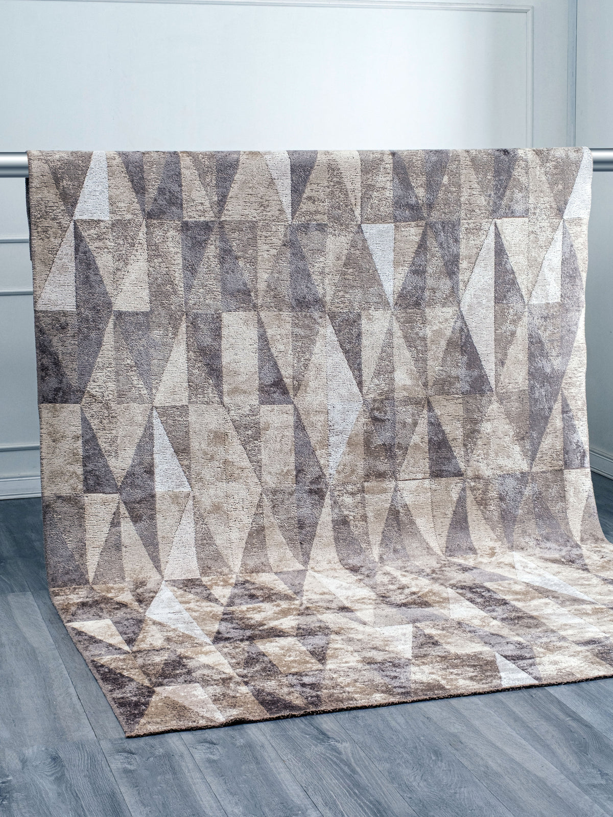 Flura Gri Modern Geometrik Desenli Makine Halısı