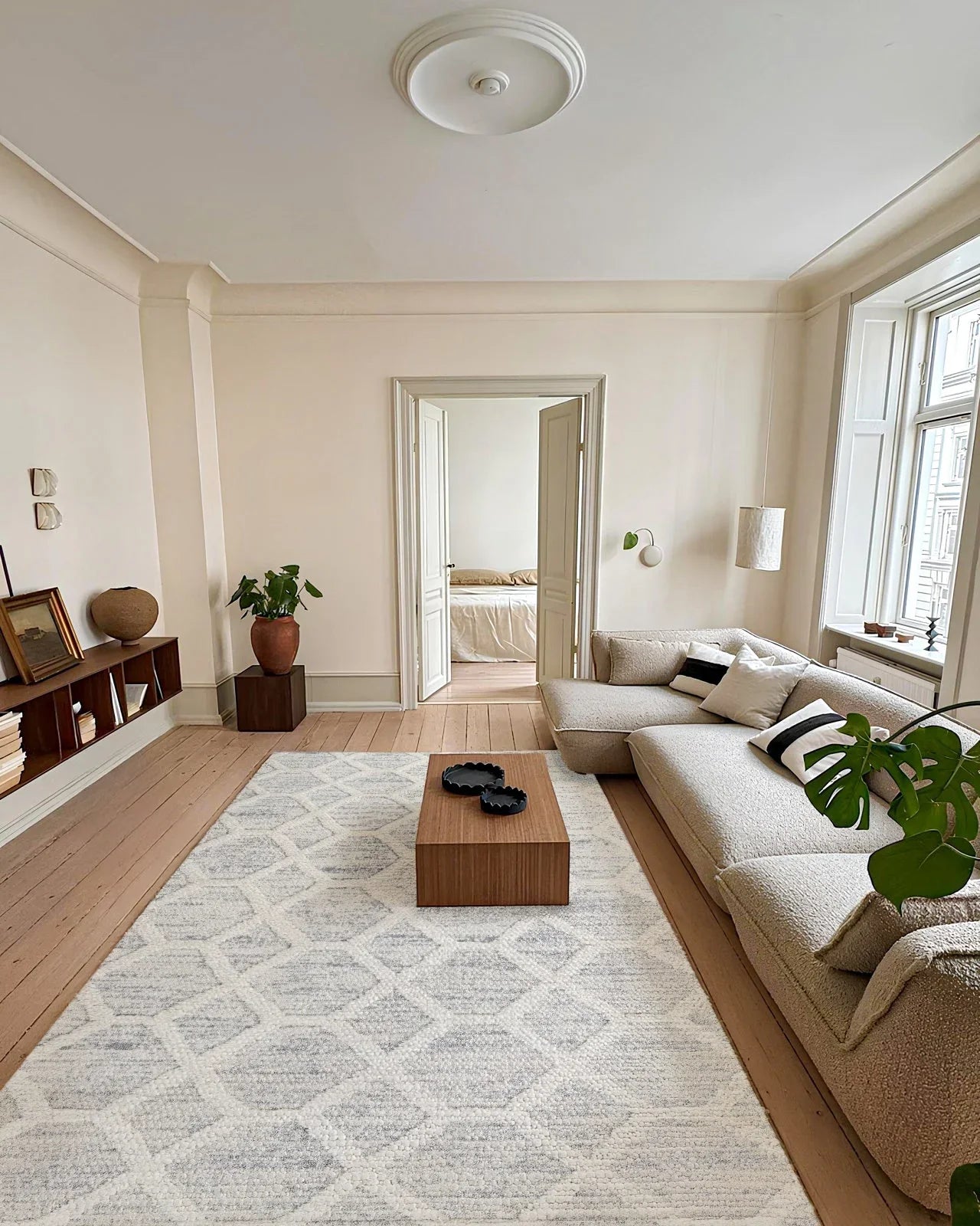 Beyaz Gri Geometrik Minimalist Halı - Yıkanabilir - Kaymaz Taban - Pati Dostu