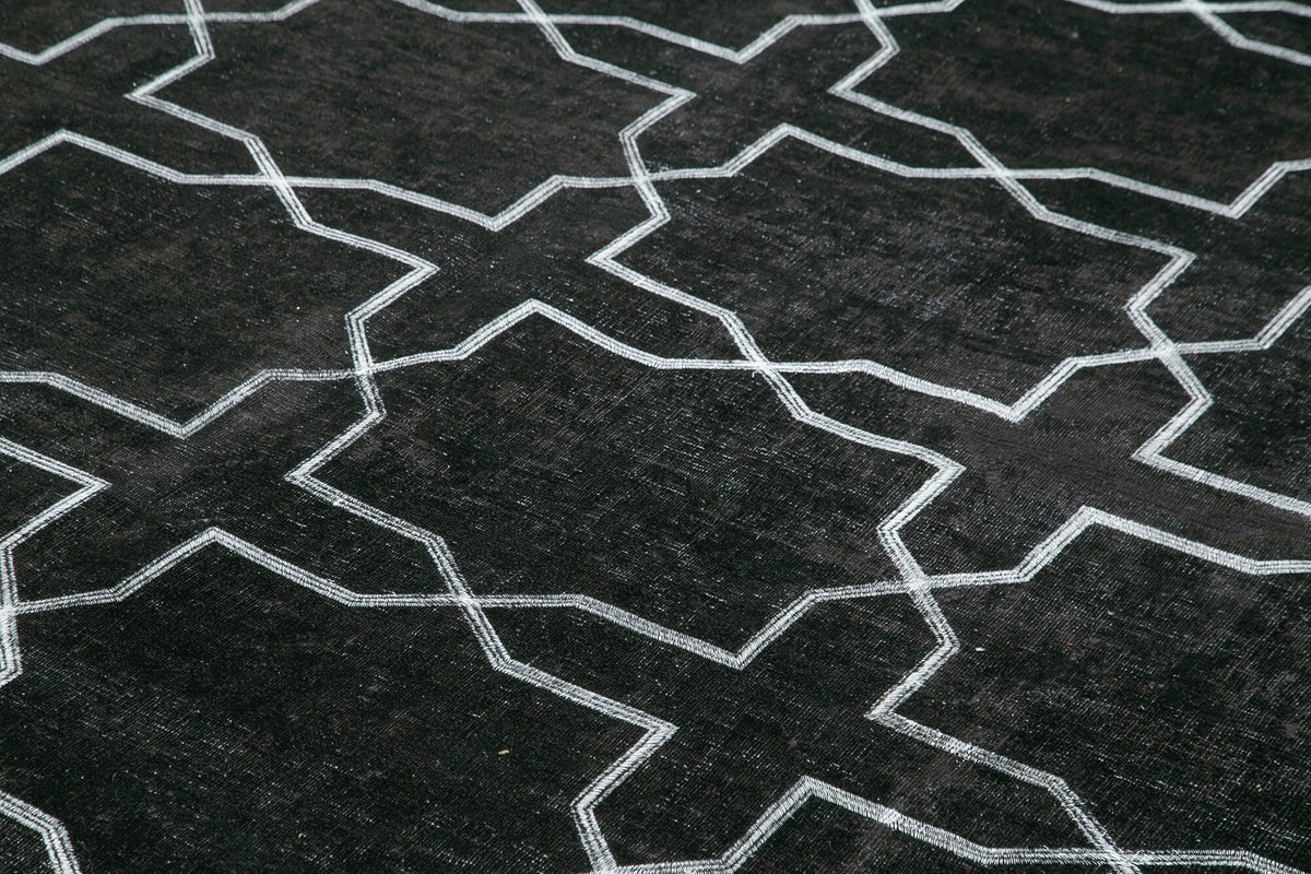 Braxo Siyah Beyaz Geometrik Desenli Vintage El Dokuma Halı 266x385 cm – mekânda kullanım
