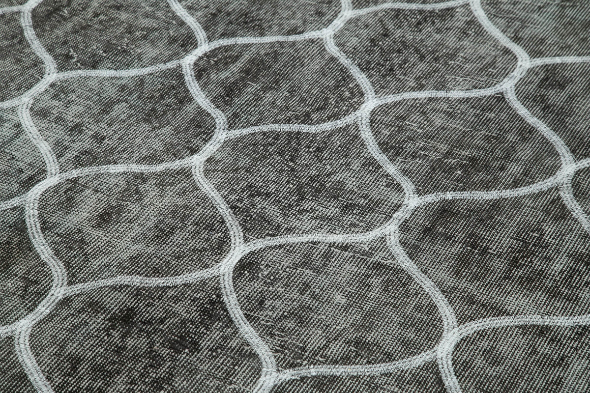 Kesle Geometrik Desenli Gri Beyaz Vintage El Dokuma Halı 172x303 cm – mekânda kullanım