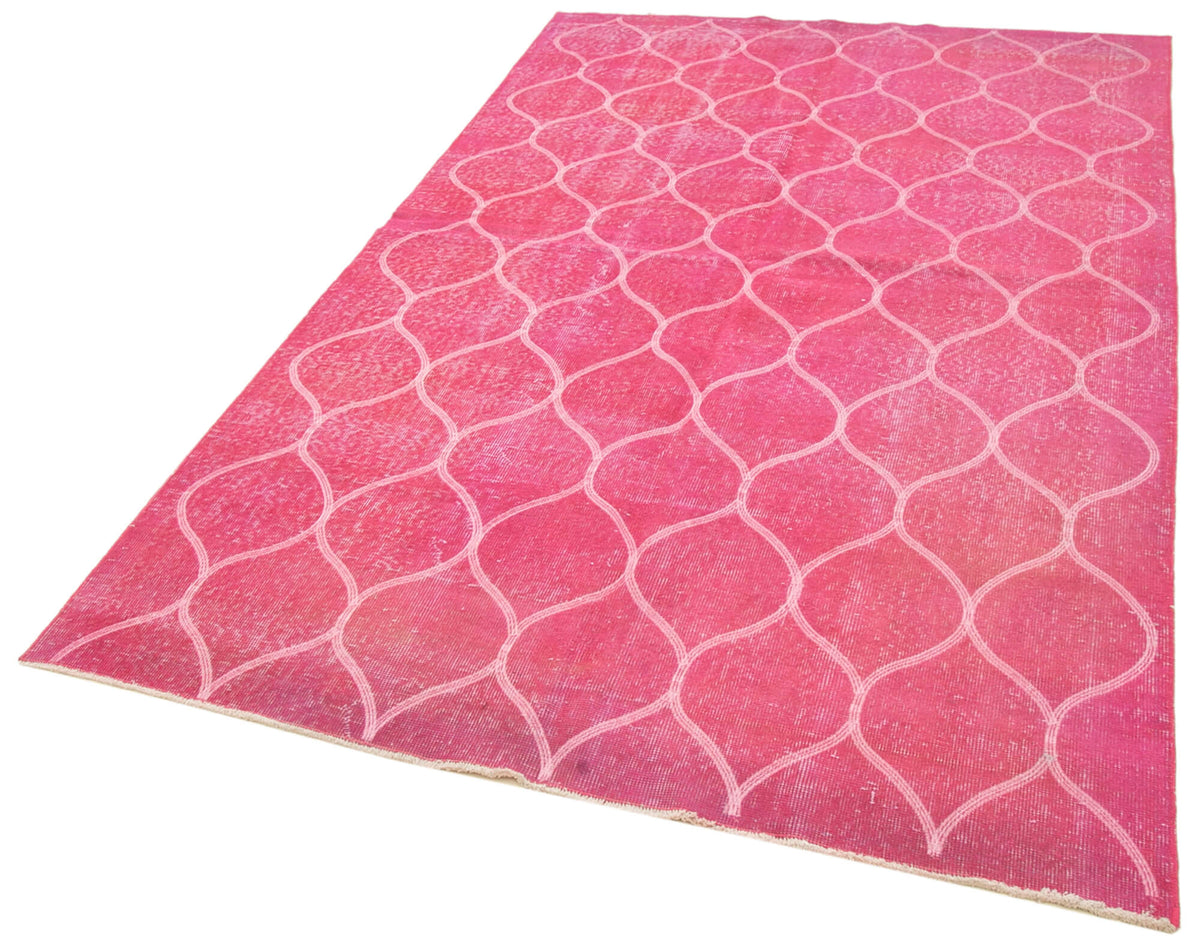 Kesle Beyaz Modern Halı Pembe Zeminli Geometrik Desenli 158x262 cm – doku yakın çekim