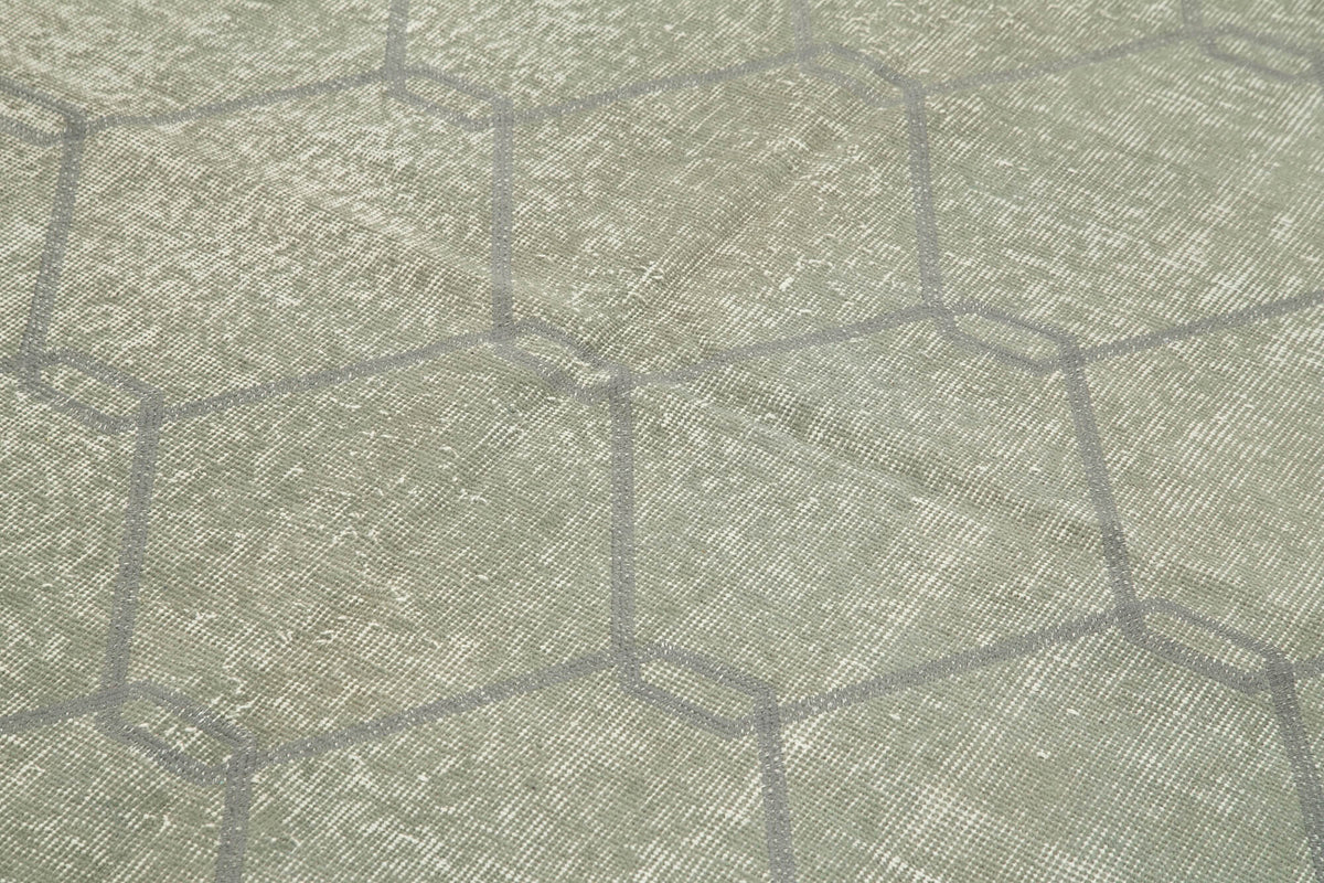 Kesle Adaçayı Yeşili Açık Gri Geometrik Modern El Dokuma Halı 158x258 cm – mekânda kullanım