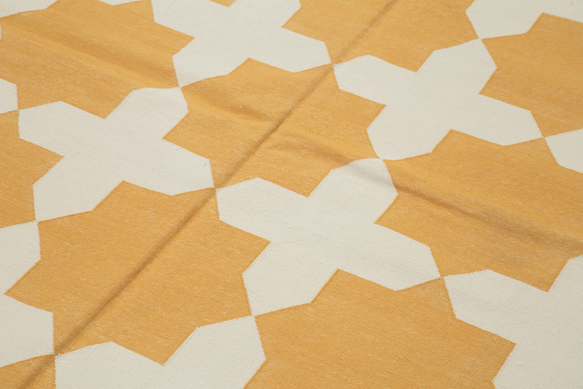 Navamo Duri Kilim Sarı ve Ekru Geometrik Dokuma Modern 182x281 cm 32373 – mekânda kullanım