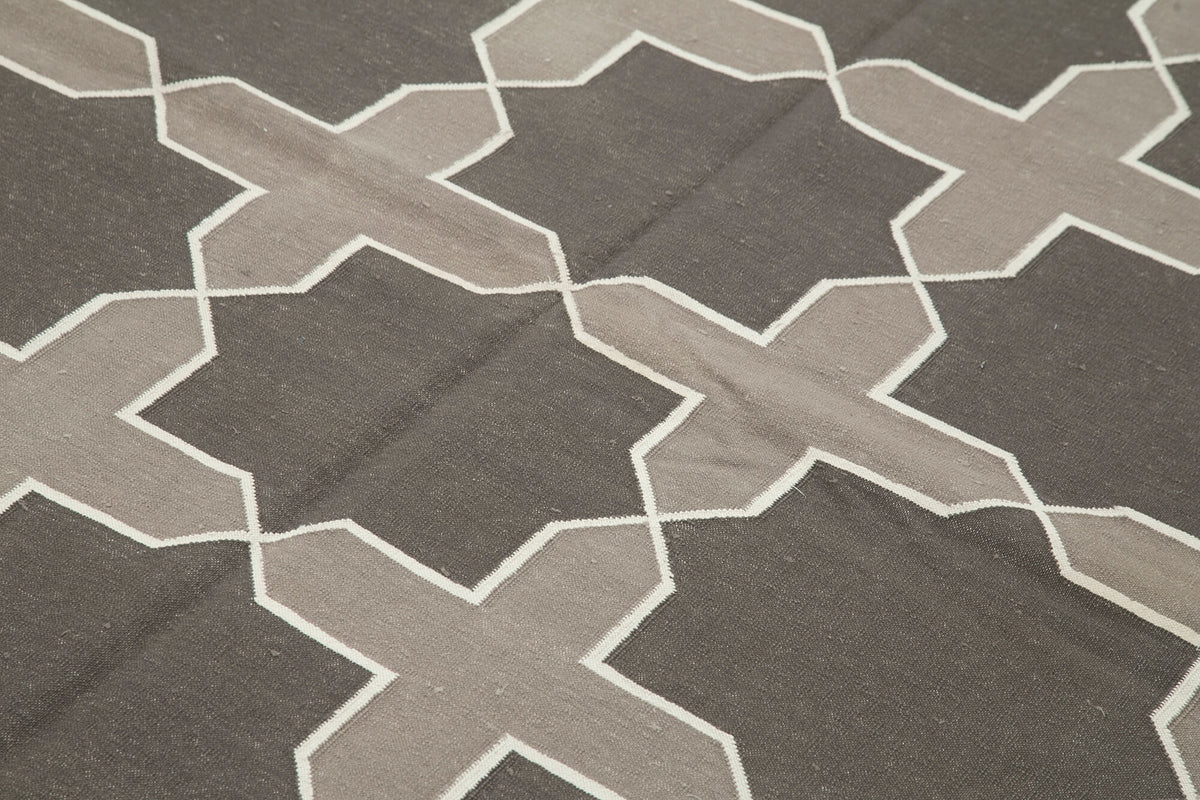 Navamo Gri Antrasit Geometrik Duri Kilim 188x273 cm – mekânda kullanım