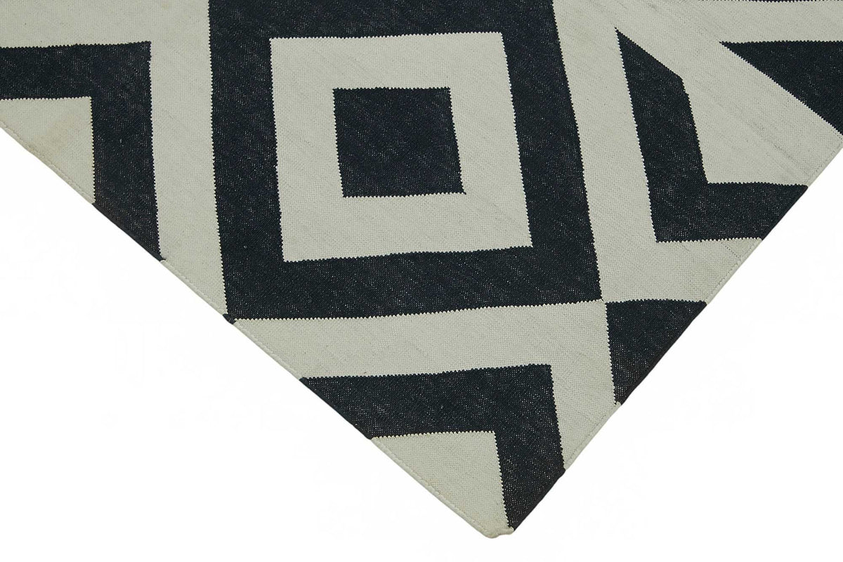 Nevok Geometrik Desenli Lacivert ve Kırmızı Dokuma Kilim 109x163 cm – detay görünümü