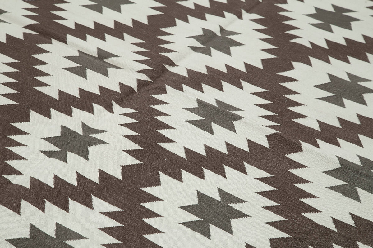 Navamo Duri Kilim Kahverengi Beyaz Baklava Desenli 253x303 cm 32621 – mekânda kullanım