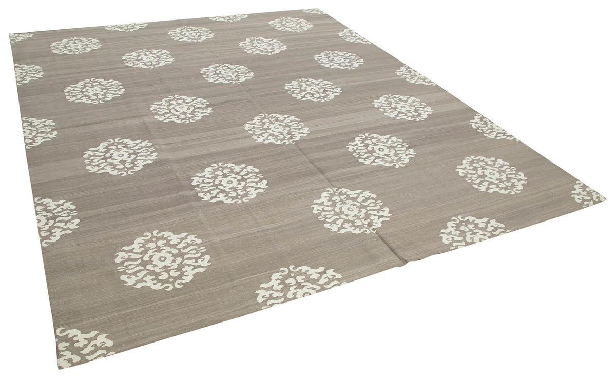 Navamo Gri Beyaz Geometrik El Dokuma Duri Kilim 244x297 cm – genel görünüm