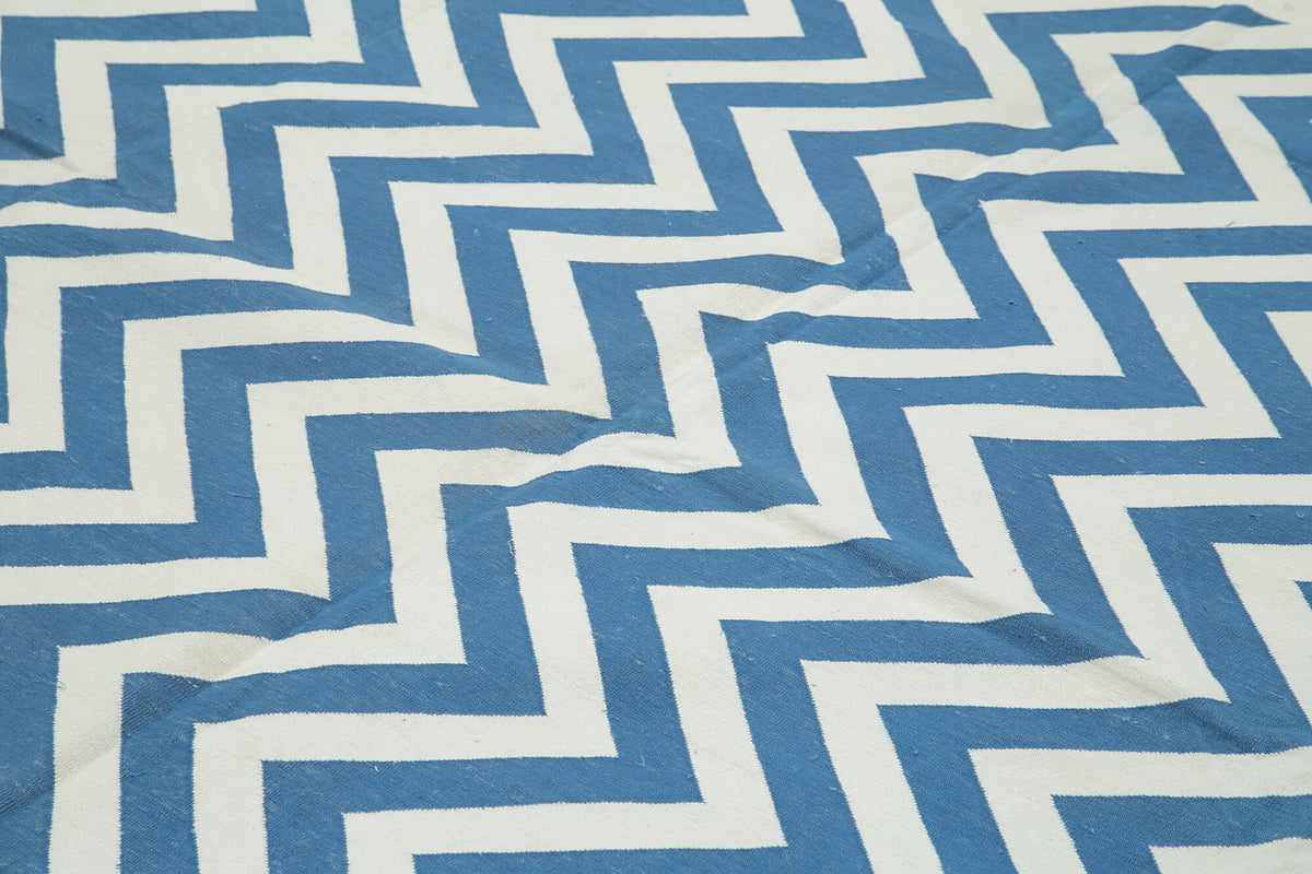 Navamo Mavi Beyaz Geometrik Desenli Pamuk El Dokuma Duri Kilim 250x300 cm – mekânda kullanım