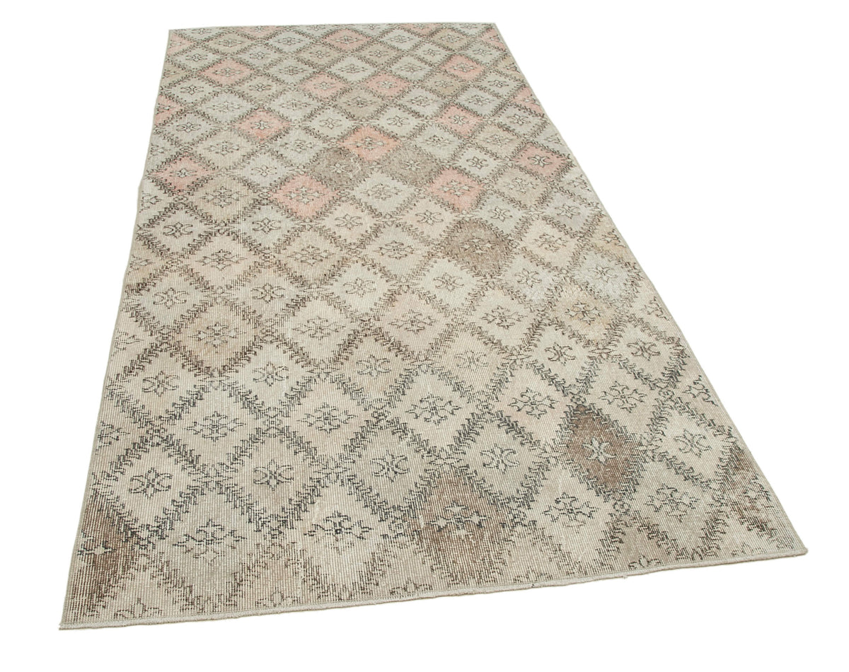 Bevra Checkered Beige Pink Geometric Pattern Vintage Hand-Woven Rug 137x267 cm – overall view