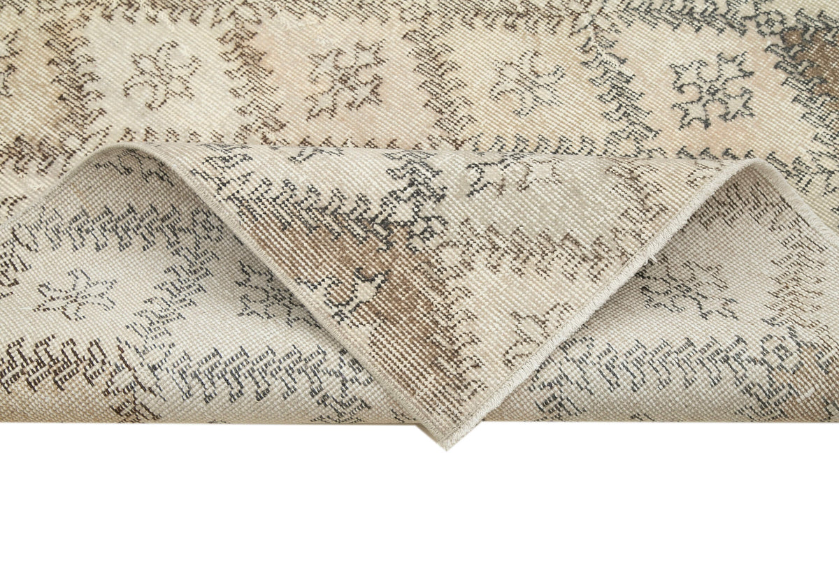 Bevra Checkered Beige Pink Geometric Pattern Vintage Hand-Woven Rug 137x267 cm – edge detail