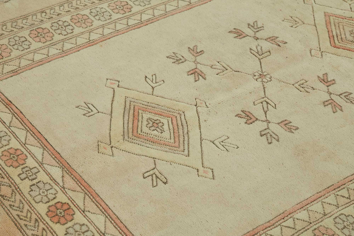 Rusvo Bej Krem Geometrik Desenli Etnik El Dokuma Halı 297x365 cm – mekânda kullanım