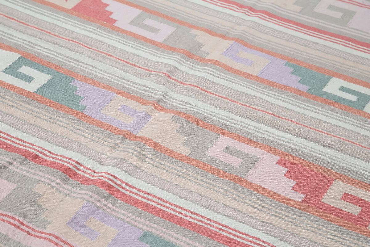 Navamo Bej Pembe Geometrik Desenli Duri El Dokuma Kilim 177x277 cm – mekânda kullanım