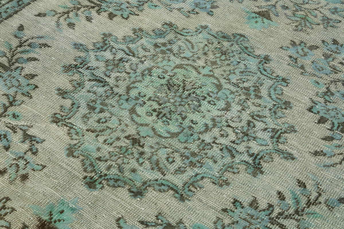 Besko Oyma Desenli Bej Turkuaz Madalyonlu El Dokuma Halı 178x289 cm – mekânda kullanım
