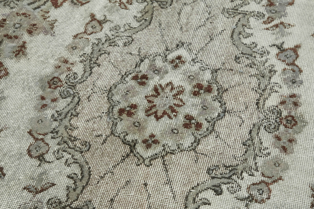 Besko Madalyon Desenli Bej ve Gri Eskitme Oyma Halı 170x298 cm – mekânda kullanım