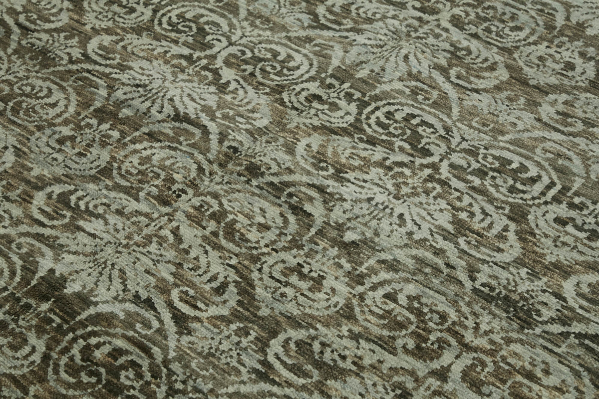 Nivro Eskitme Desenli Kahverengi Vintage Uşak Halı 242x291 cm – mekânda kullanım
