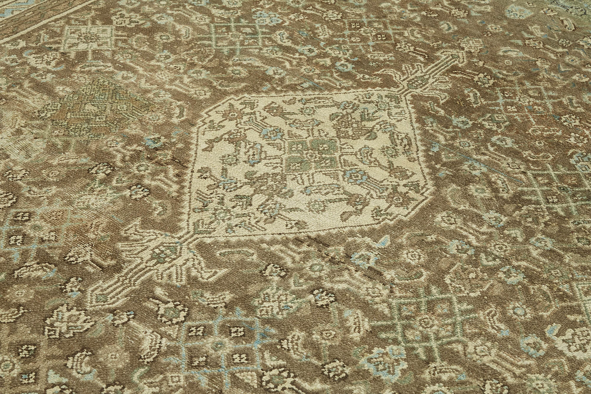 Rusvo Kahverengi Halı 6 m2 Vintage Madalyon Desenli 255x352 cm – mekânda kullanım