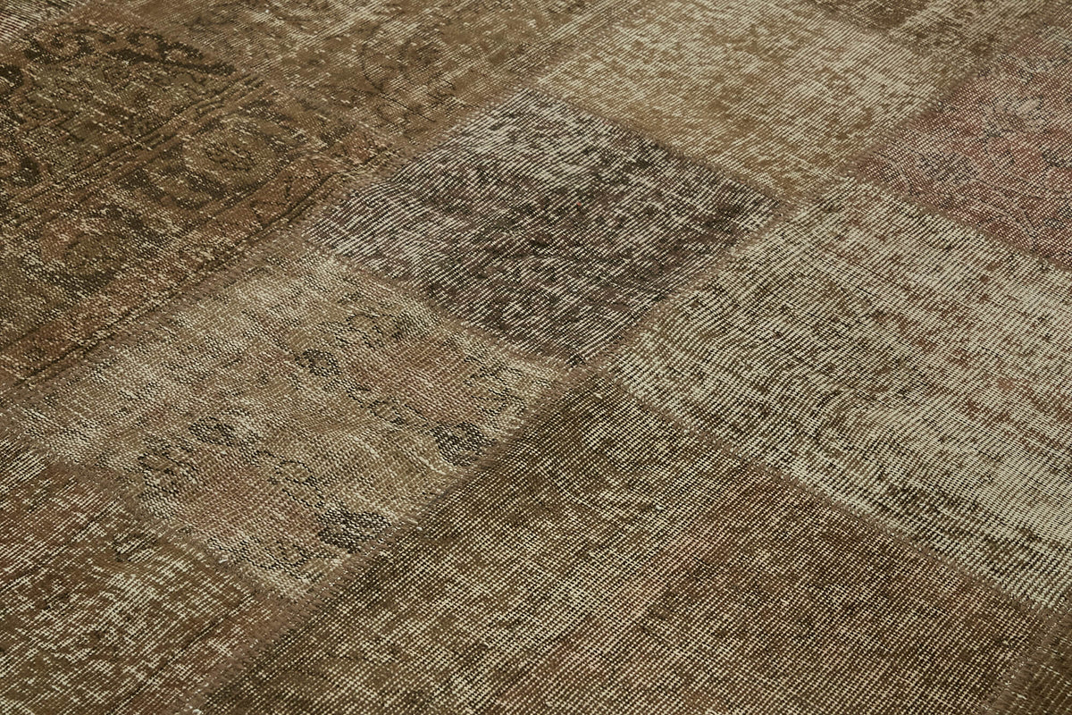 Razik Modern Eskitme Halı Kahverengi ve Bej Geometrik Desenli 250x300 cm – mekânda kullanım