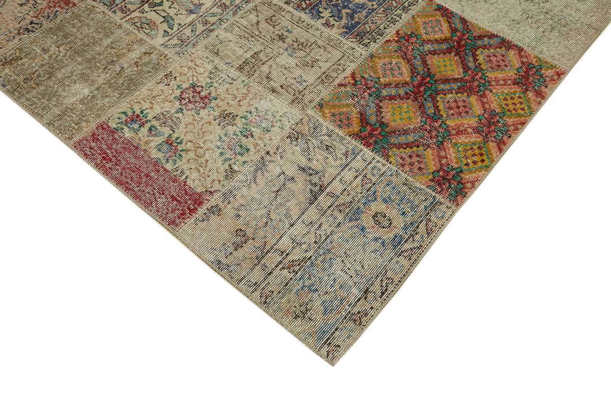 Razik Bej ve Gri Tonlarda Çok Renkli Patchwork Yün Halı 252x300 cm – detay görünümü