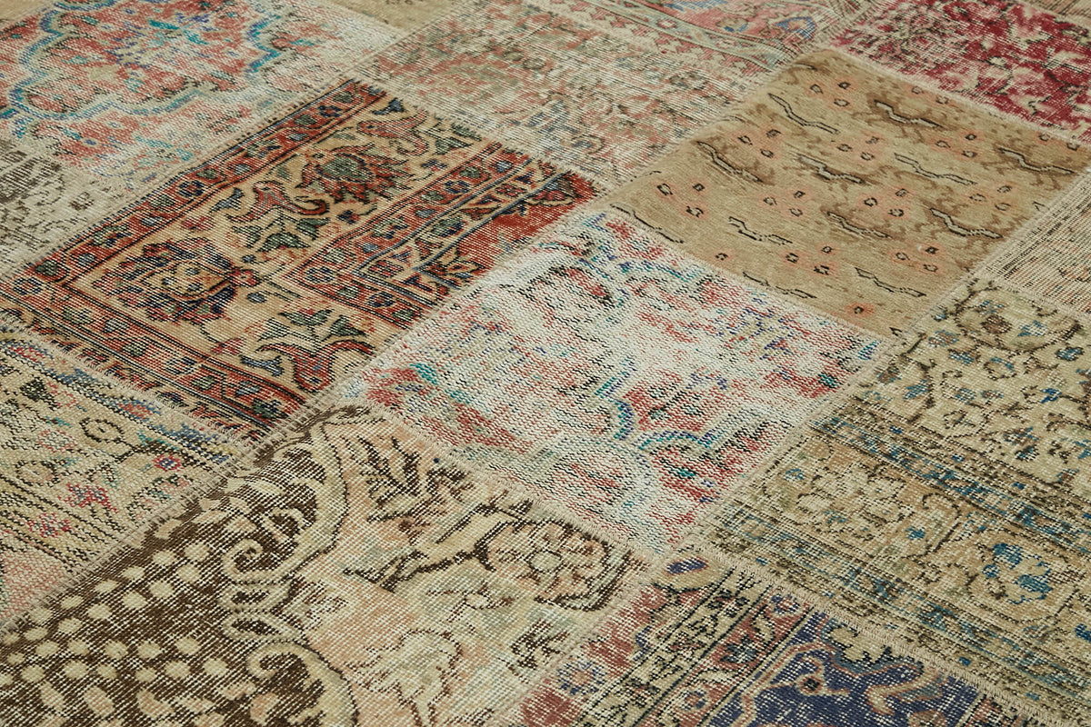 Razik Bej ve Gri Tonlarda Çok Renkli Patchwork Yün Halı 252x300 cm – mekânda kullanım