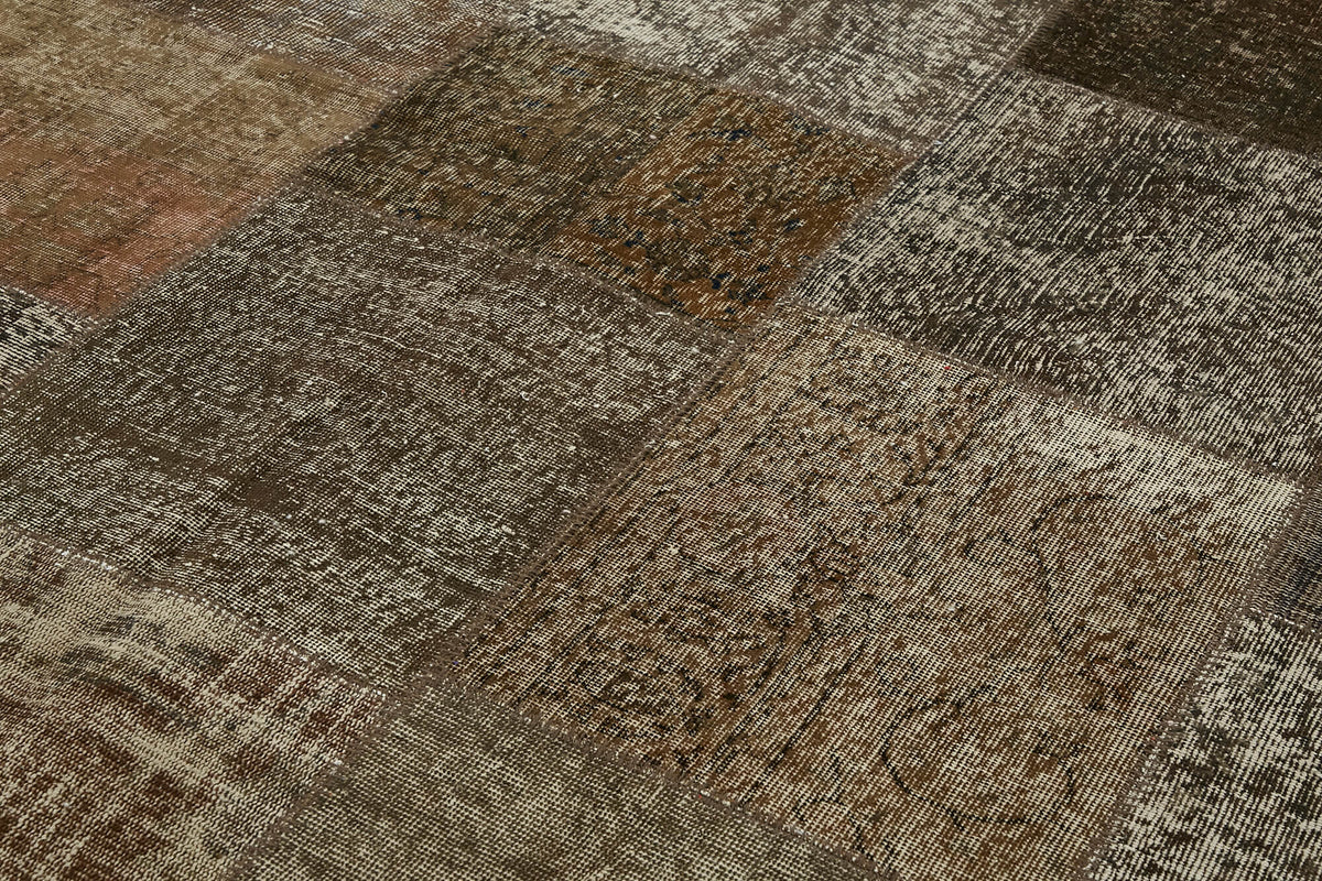 Ruzim Modern Geometrik Desenli Kahverengi Patchwork Halı 250x350 cm – mekânda kullanım