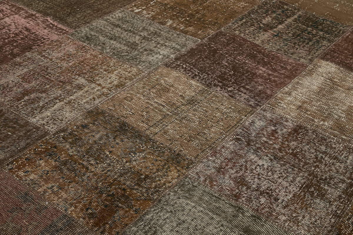 Kivra Kahverengi Gri Geometrik Eskitme El Dokuma Halı 300x400 cm – mekânda kullanım