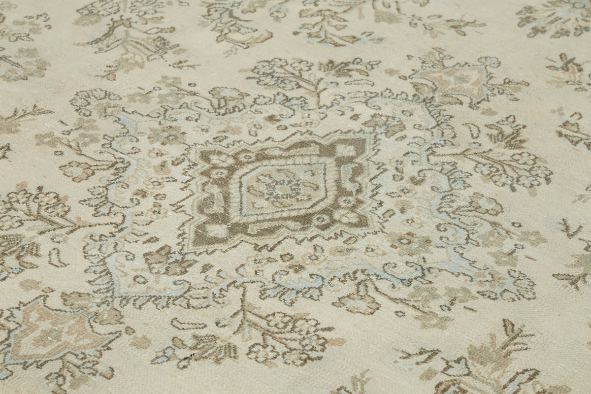 Rusvo Bej ve Açık Kahverengi Madalyonlu Vintage Yün Halı 305x400 cm – mekânda kullanım