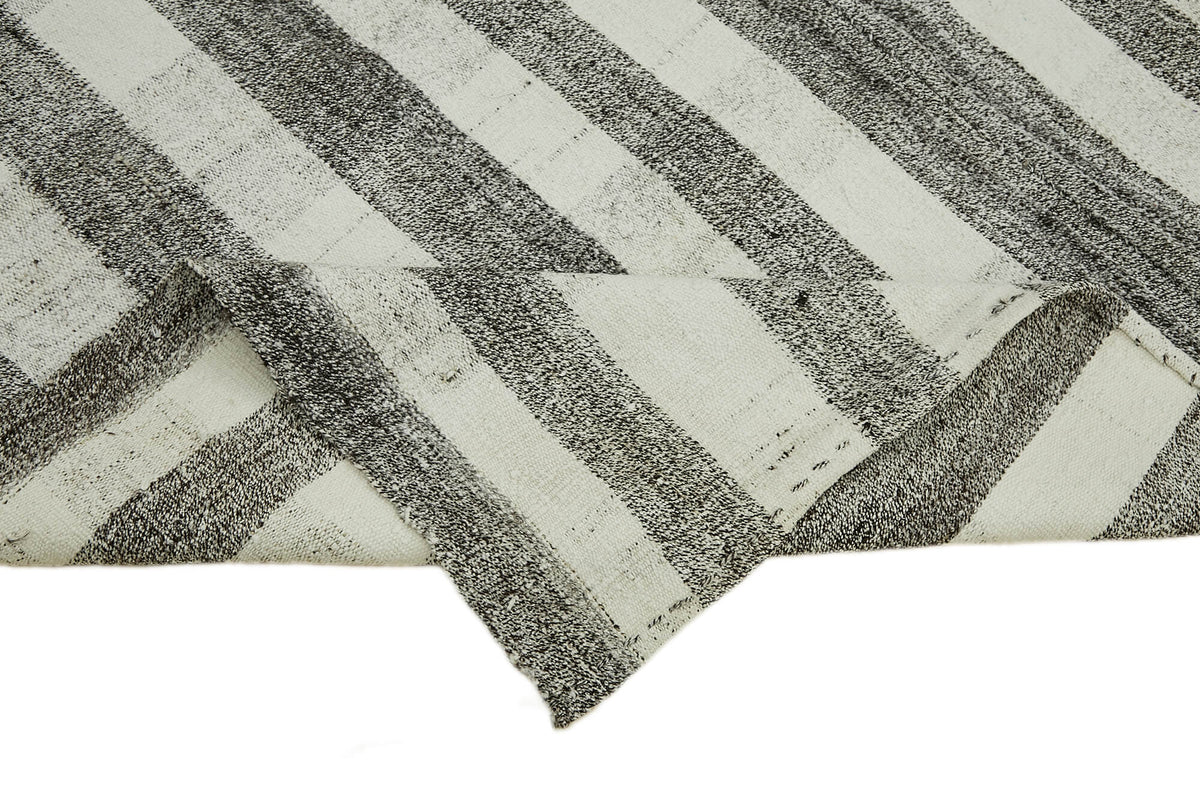Kadex Çizgili Modern Kilim Kirli Beyaz ve Antrasit Gri 198x248 cm – kenar detayı
