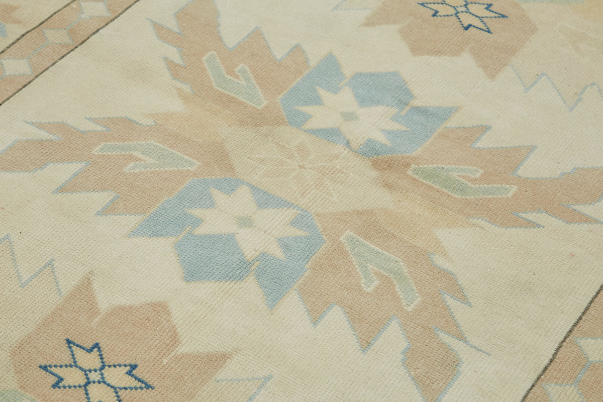 Kavale Bej Mavi Geometrik Desenli Etnik El Dokuma Halı 151x226 cm – mekânda kullanım