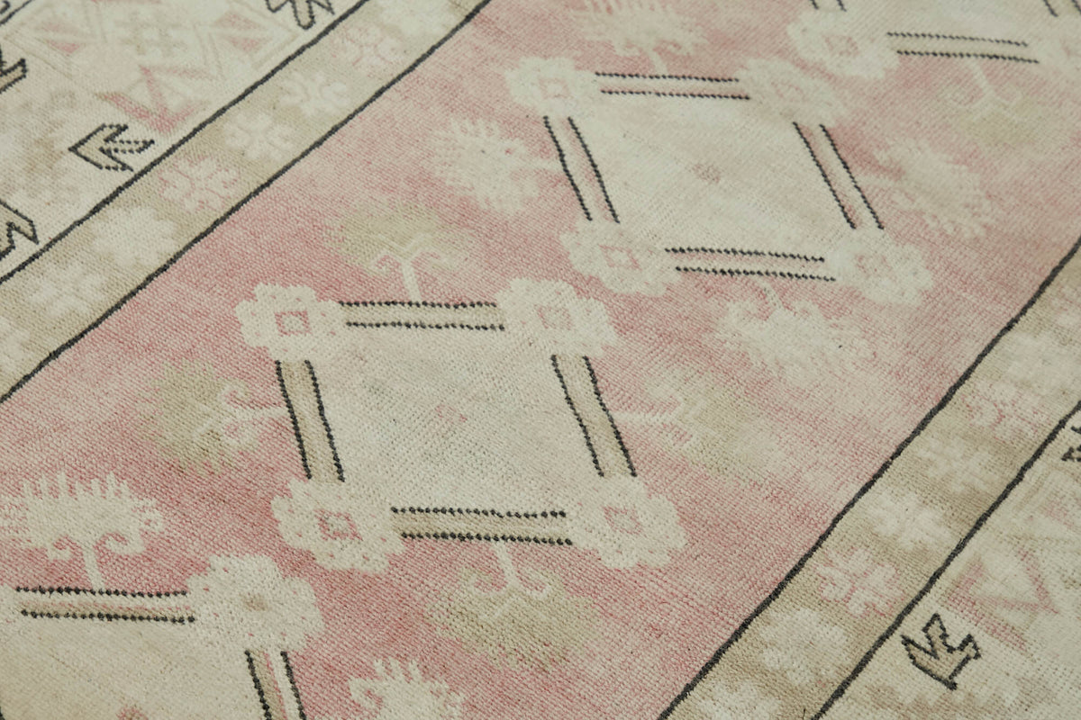 Kavale Vintage Pembe Bej Etnik Geometrik El Dokuma Halı 119x216 cm 43603 – mekânda kullanım