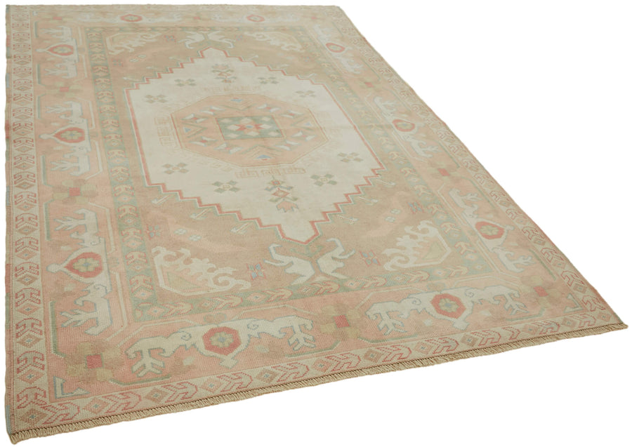 Kavale Geometrik Desenli Bej ve Pembe Tonlu Anadolu Halısı 184x247 cm – genel görünüm