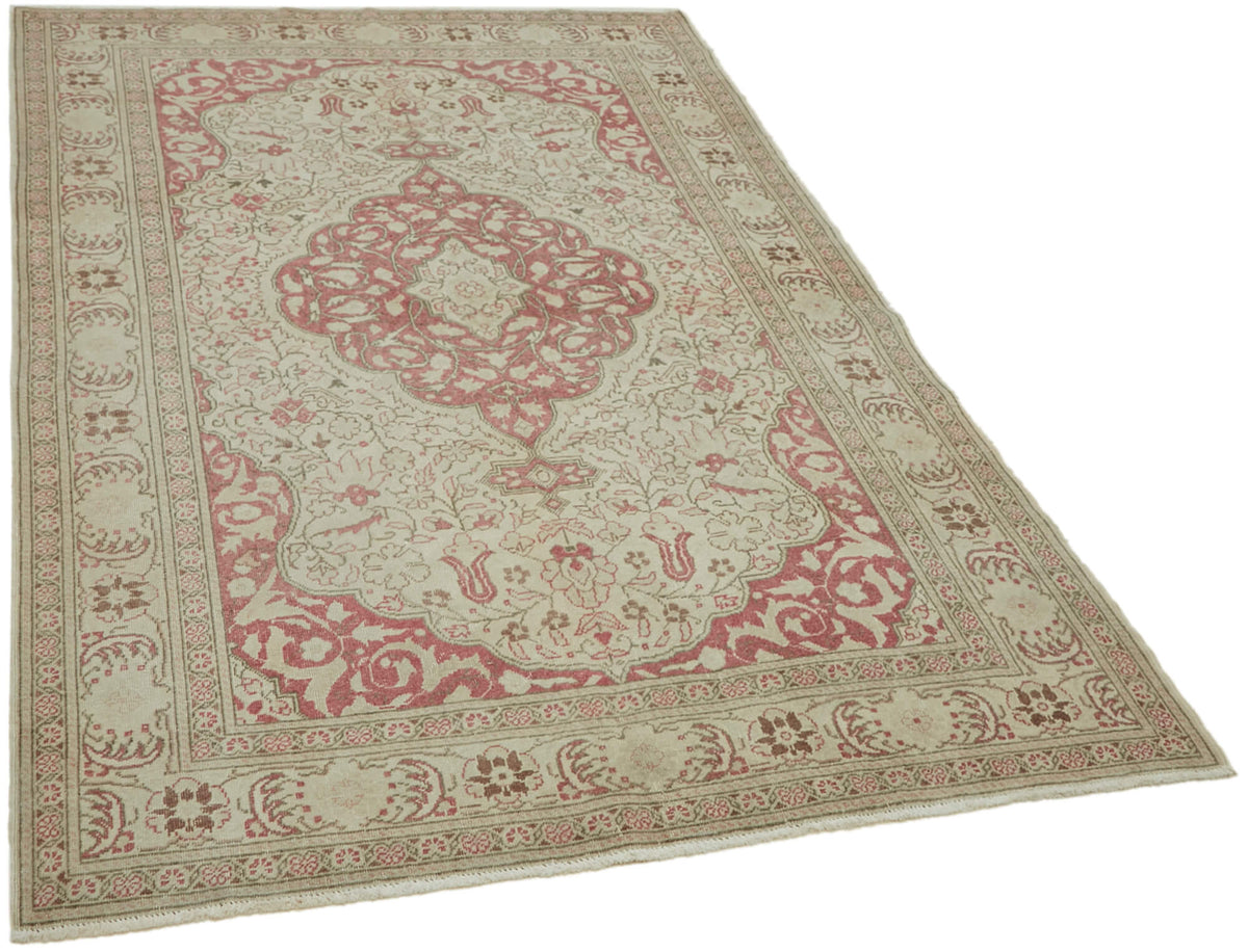 Kavale Madalyon Desenli Bej ve Gümüş Düz Dokuma Halı 153x220 cm – genel görünüm