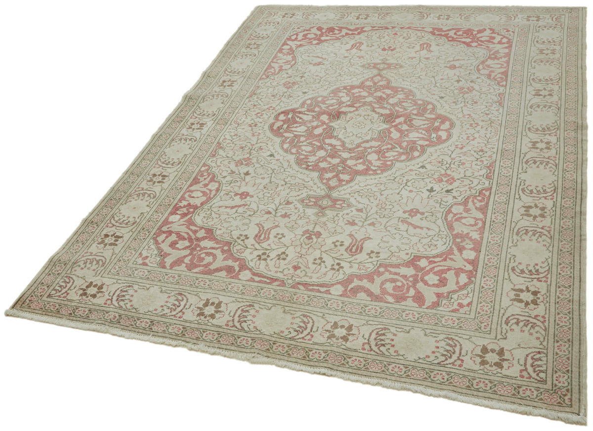 Kavale Madalyon Desenli Bej ve Gümüş Düz Dokuma Halı 153x220 cm – doku yakın çekim